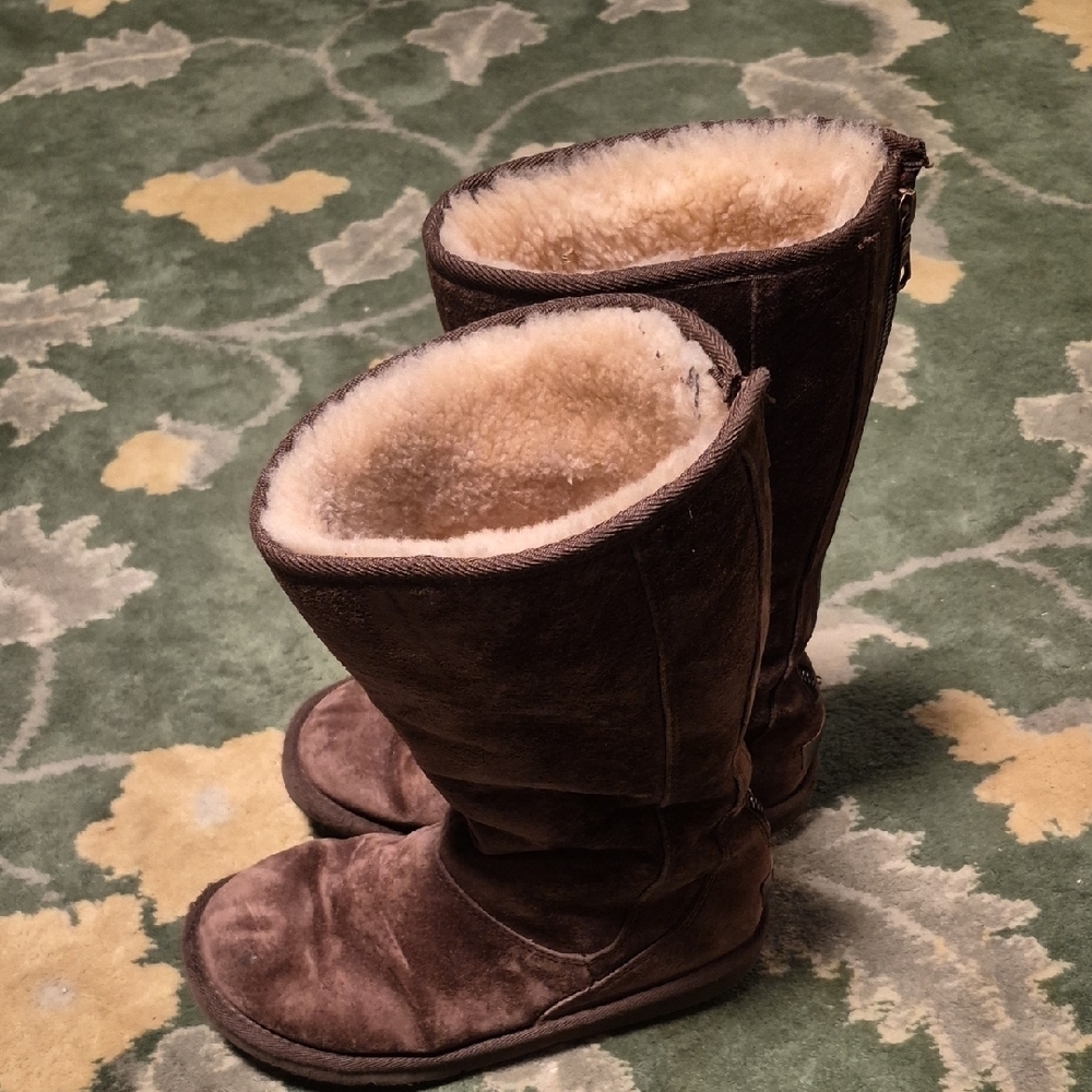 UGG Brown Winter Boots with Cream Lining - Picture 2 of 10